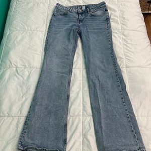 Low rise light wash jeans